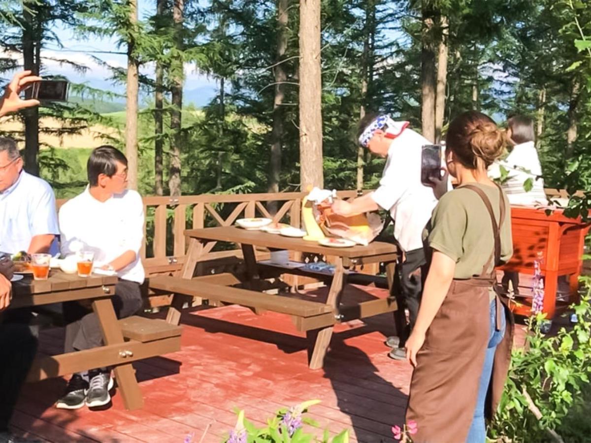 Ritz Garden Niji Guest House Biei Bagian luar foto