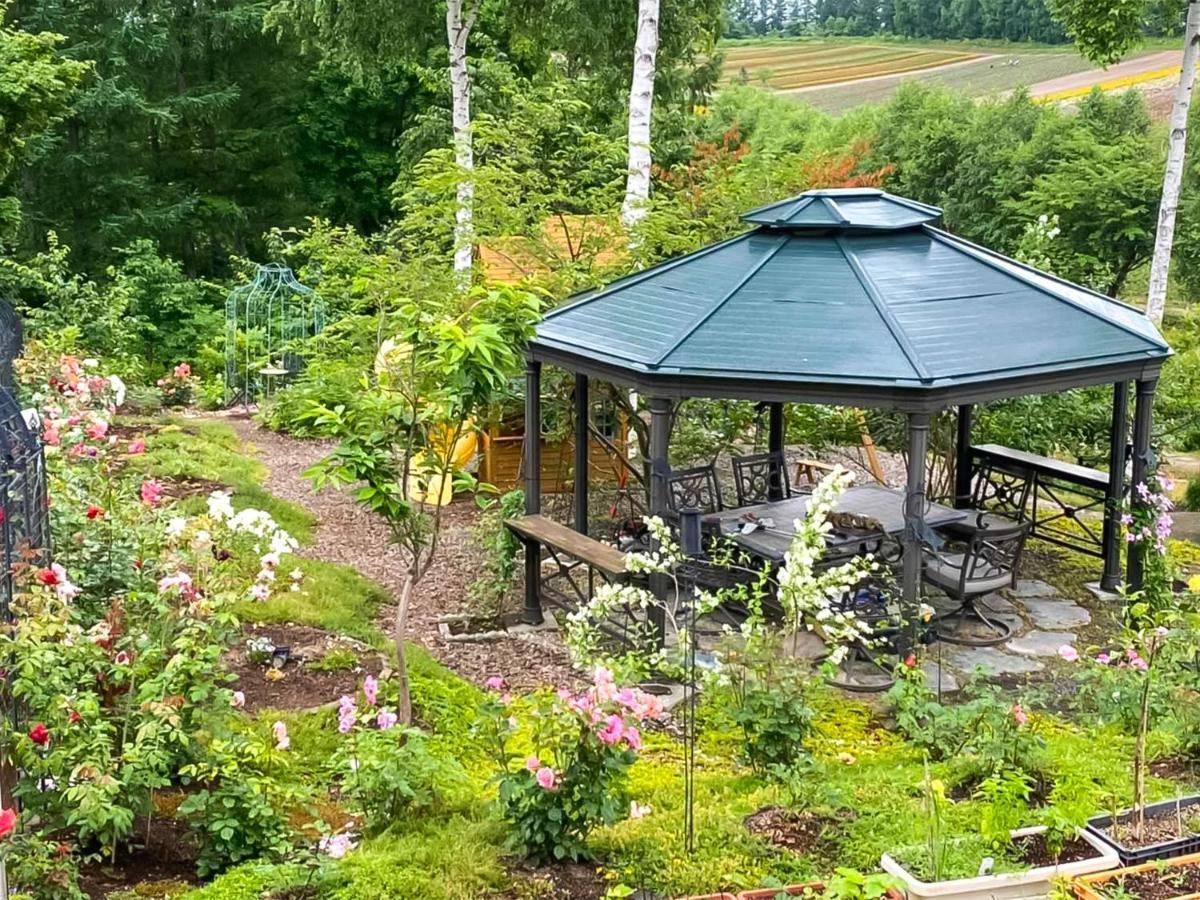 Ritz Garden Niji Guest House Biei Bagian luar foto