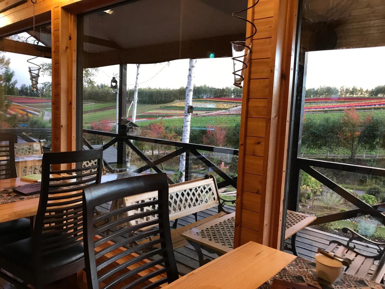 Ritz Garden Niji Guest House Biei Bagian luar foto