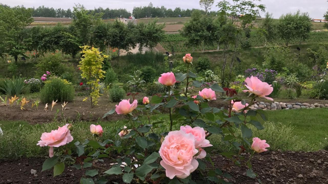 Ritz Garden Niji Guest House Biei Bagian luar foto