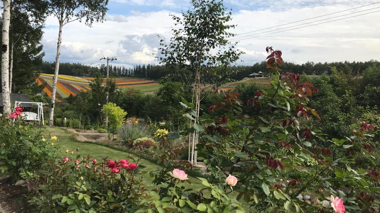Ritz Garden Niji Guest House Biei Bagian luar foto