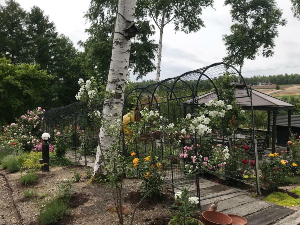 Ritz Garden Niji Guest House Biei Bagian luar foto